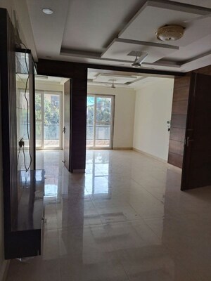 Building Lobby in 3 BHK Builder Floor at Ansal Plaza Sector-23, Sector 23 – for Rent