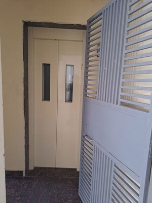 Room in 3 BHK Builder Floor at Ansal Plaza Sector-23, Sector 23 – for Rent
