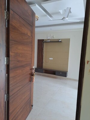 Room in 3 BHK Builder Floor at Ansal Plaza Sector-23, Sector 23 – for Rent