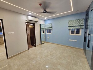 Room in 3 BHK Apartment at Serilingampally – for Rent