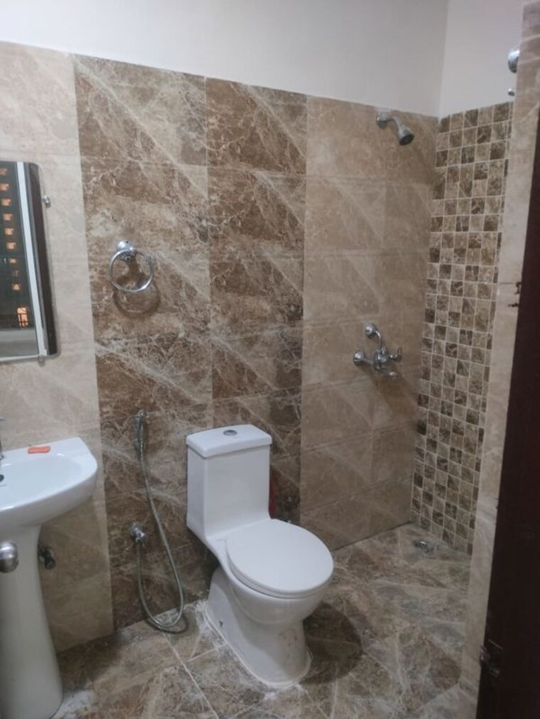 Bathroom, prateek-grand-city 2 Bedroom 970 Sq.Ft. Apartment In Siddharth Vihar Ghaziabad 10554176