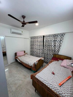 Bedroom in 2 BHK Apartment at Chembur – for Rent