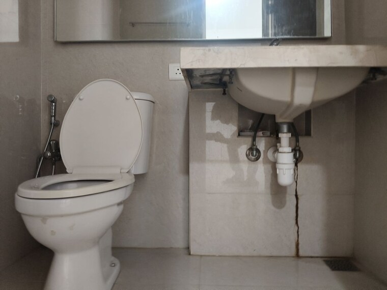 Bathroom, hiranandani-estate-pelican 3 Bedroom 1000 Sq.Ft. Apartment In Ghodbunder Road Thane 10554231
