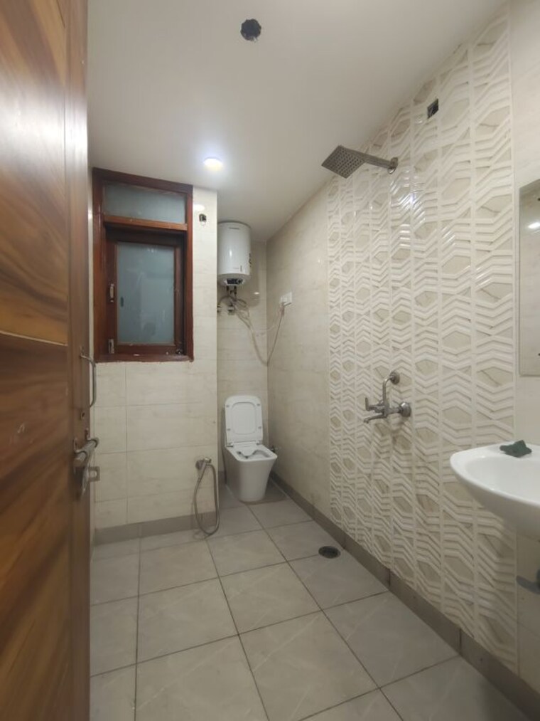Bathroom, gardenia-gateway 3.5 Bedroom 1705 Sq.Ft. Apartment In Sector 75 Noida 10554253