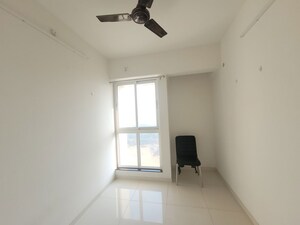 Room in 1.5 BHK Apartment at Godrej Emerald, Ghodbunder Road – for Rent