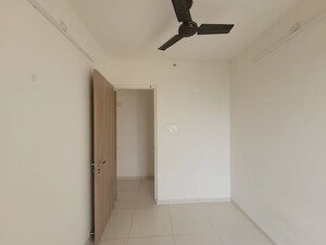 Room in 1.5 BHK Apartment at Godrej Emerald, Ghodbunder Road – for Rent