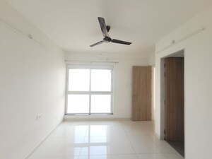 Room in 1.5 BHK Apartment at Godrej Emerald, Ghodbunder Road – for Rent