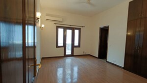 Room in 4 BHK Apartment at Panchsheel Park – for Rent