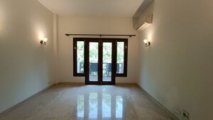 Room in 4 BHK Apartment at Panchsheel Park – for Rent
