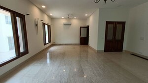Room in 4 BHK Apartment at Panchsheel Park – for Rent
