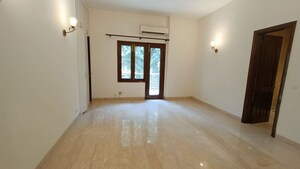 Room in 4 BHK Apartment at Panchsheel Park – for Rent