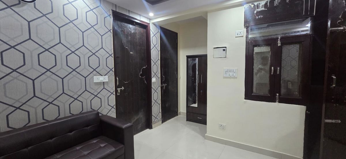 1 BHK + Store Room 500 Sq.Ft. Builder Floor in Kings Tower Sector 49