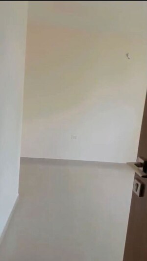 Room in 1.5 BHK Apartment at Piramal Vaikunth, Balkum Pada – for Rent