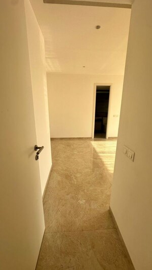Room in 3 BHK Apartment at Hiranandani Estate – for Rent