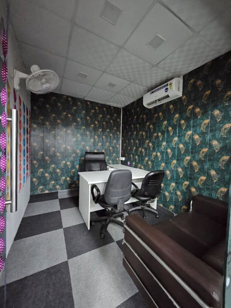 Team Area, sector 63 Commercial Office Space 700 Sq.Ft. In Sector 63 Noida 10554332