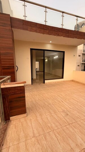 Room in 2 BHK Builder Floor at Sector 57 – for Rent