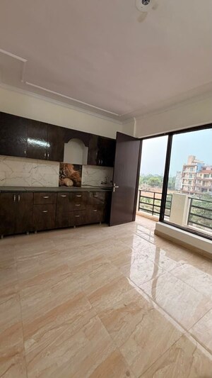 Kitchen in 2 BHK Builder Floor at Sector 57 – for Rent