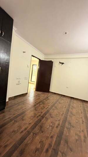 Room in 2 BHK Builder Floor at Sector 57 – for Rent