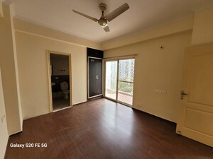 Room in 2 BHK Apartment at Maxblis White House, Sector 75 – for Rent