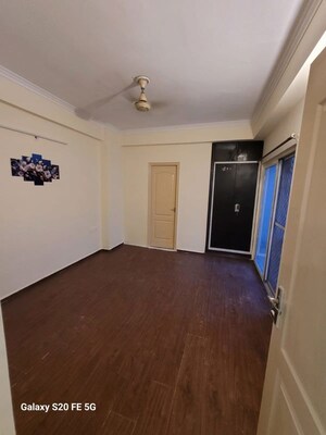 Room in 2 BHK Apartment at Maxblis White House, Sector 75 – for Rent