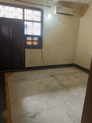 Room in 2 BHK Builder Floor at Ansal Florence Residency, Sector 57 – for Rent