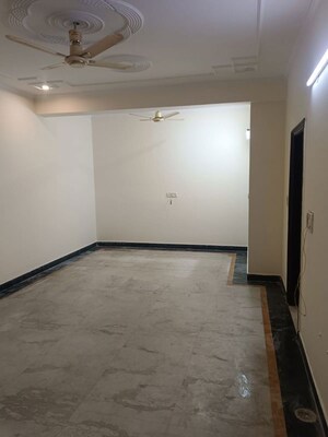 Room in 2 BHK Builder Floor at Ansal Florence Residency, Sector 57 – for Rent