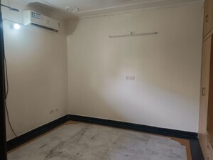 Room in 2 BHK Builder Floor at Ansal Florence Residency, Sector 57 – for Rent