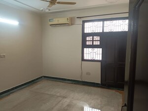 Room in 2 BHK Builder Floor at Ansal Florence Residency, Sector 57 – for Rent