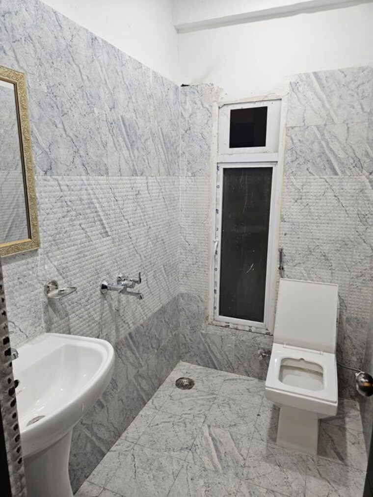 Bathroom, prateek-grand-city 2 Bedroom 970 Sq.Ft. Apartment In Siddharth Vihar Ghaziabad 10554413