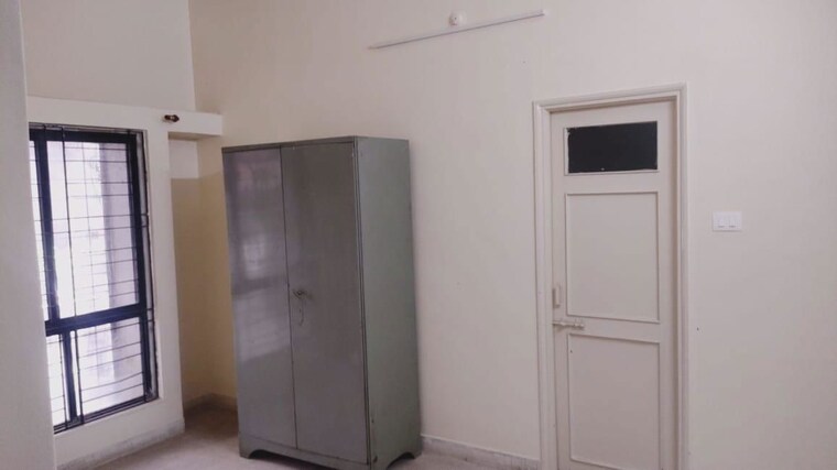Room, prabhat road Commercial Office Space 1100 Sq.Ft. In Prabhat Road Pune 10554421