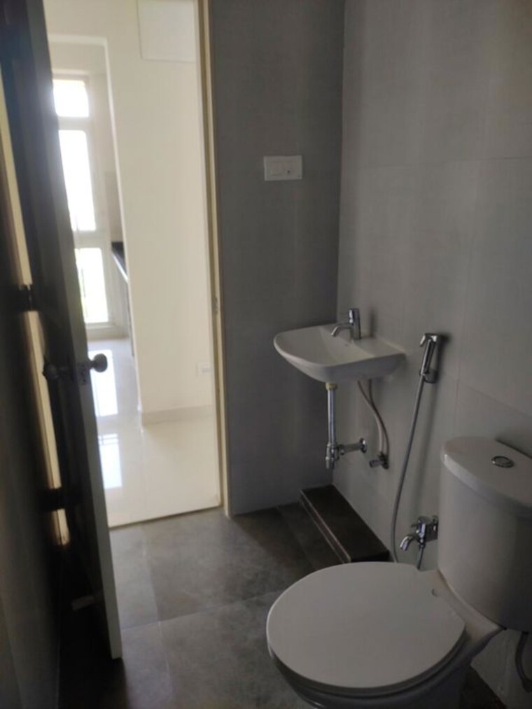 Bathroom, vijay-orovia 1 Bedroom 430 Sq.Ft. Apartment In Ghodbunder Road Thane 10554447