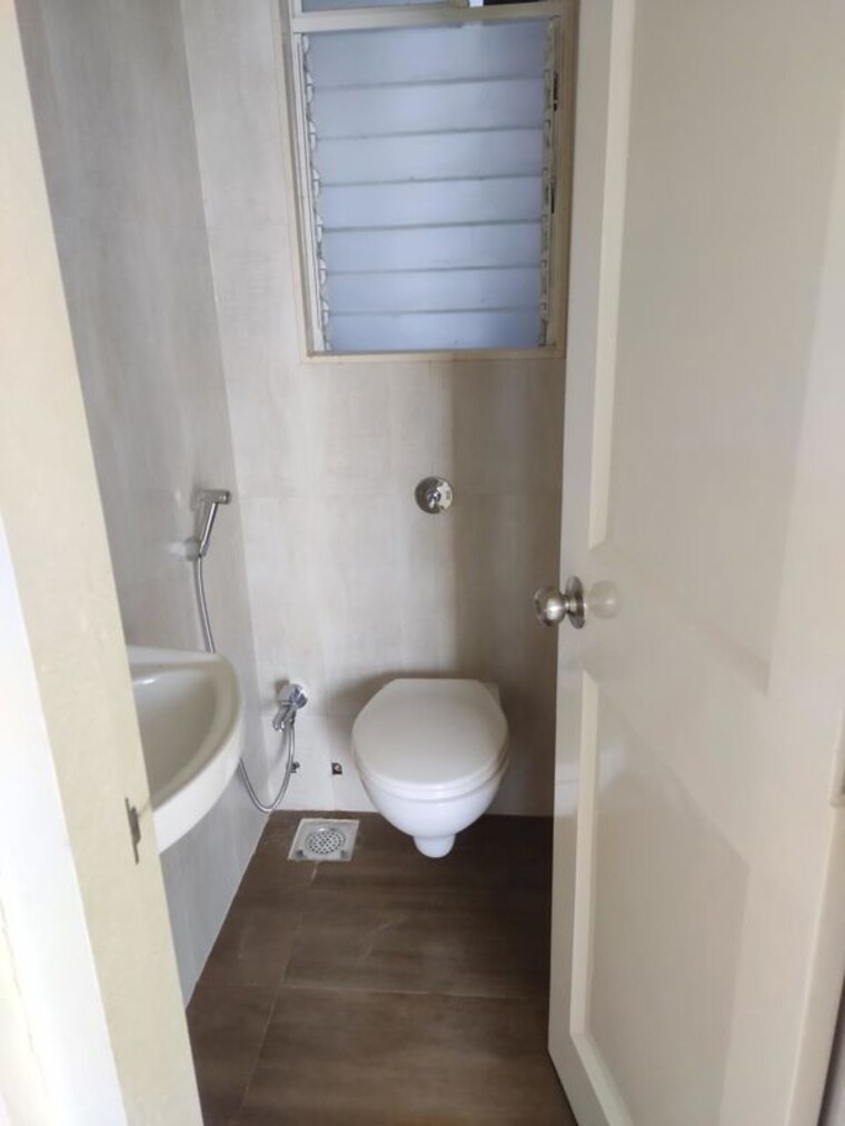 Bathroom, vijay-orovia 1 Bedroom 430 Sq.Ft. Apartment In Ghodbunder Road Thane 10554447