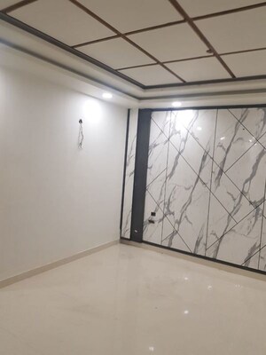 Room in 3 BHK Builder Floor at Amolik Aster Woods, Sector 98 – for Sale