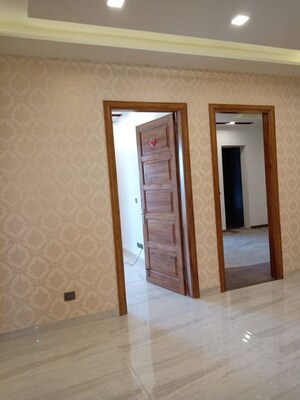 Room in 3 BHK Builder Floor at Amolik Aster Woods, Sector 98 – for Sale