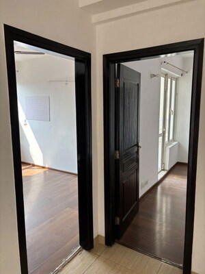 Room in 4 BHK Apartment at Sunworld Vanalika, Sector 107 – for Rent