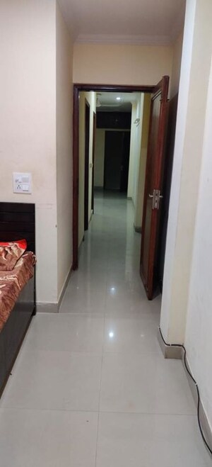 2 BHK Builder Floor – Entrance View at Kalkaji - for Rent