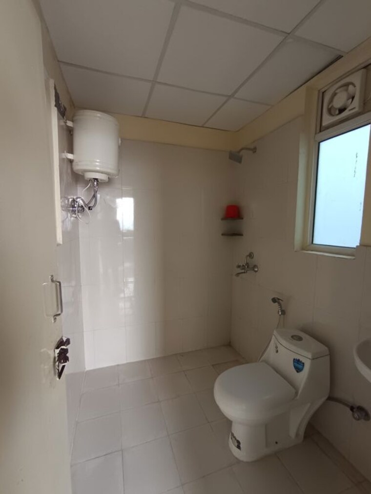 Bathroom, signature-global-prime 2 Bedroom 800 Sq.Ft. Apartment In Sector 63a Gurgaon 10554536