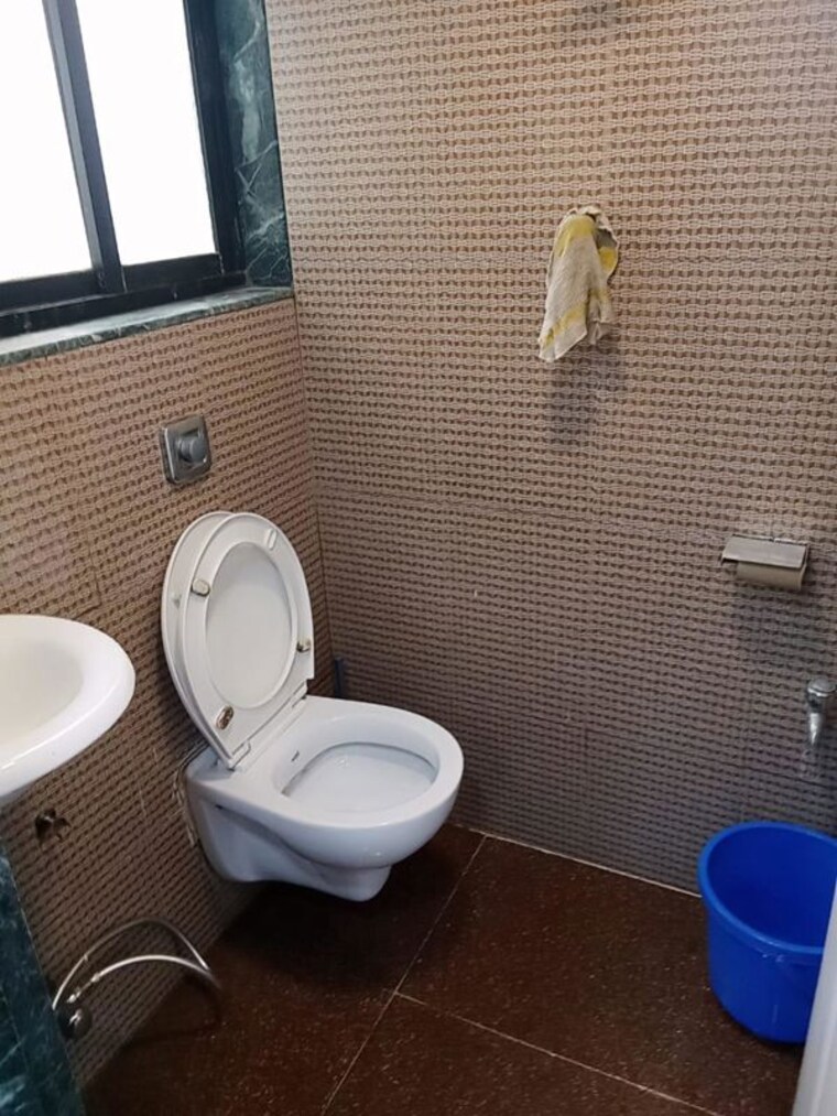 Bathroom, venus-towers-andheri-west Commercial Office Space 600 Sq.Ft. In Andheri West Mumbai 10554735