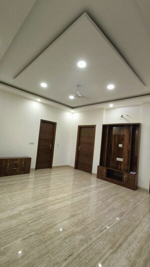 Room in 6+ BHK Independent House at Sector 82 – for Rent