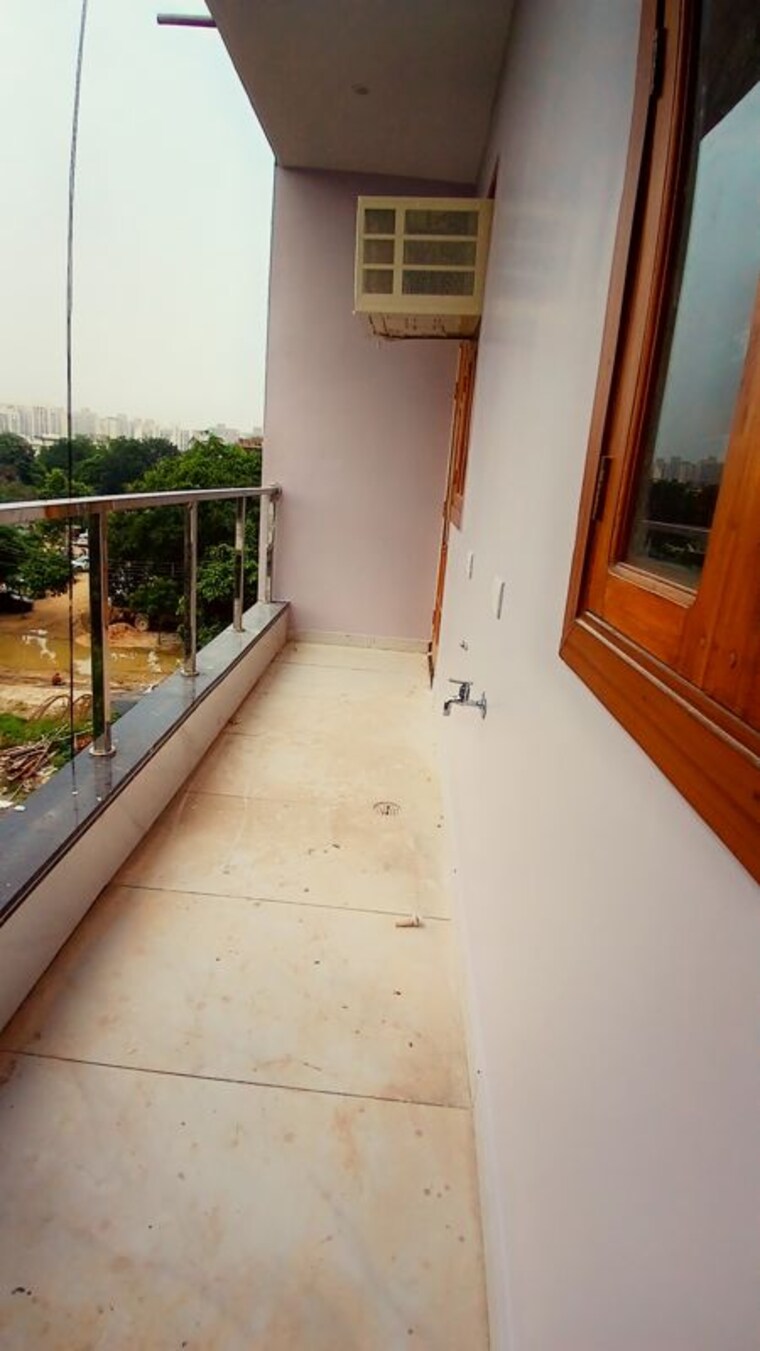 Balcony, ansal-royal-residency 1 Bedroom 560 Sq.Ft. Builder Floor In Sector 57 Gurgaon 10554792
