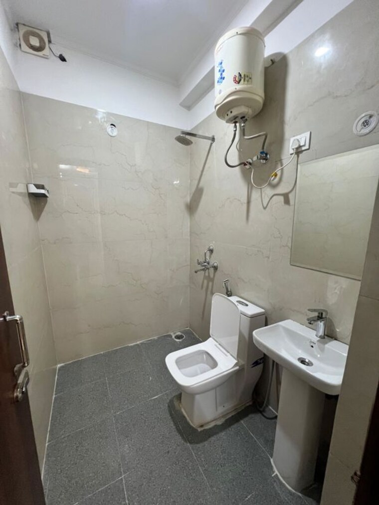 Bathroom, palm-residency-chhatarpur 2 Bedroom 750 Sq.Ft. Builder Floor In Chattarpur Delhi 10554842