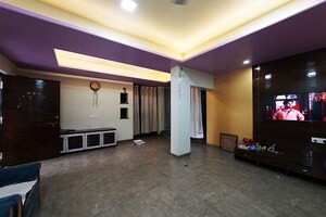 Room in 6+ BHK Independent House at Dhankawadi – for Sale