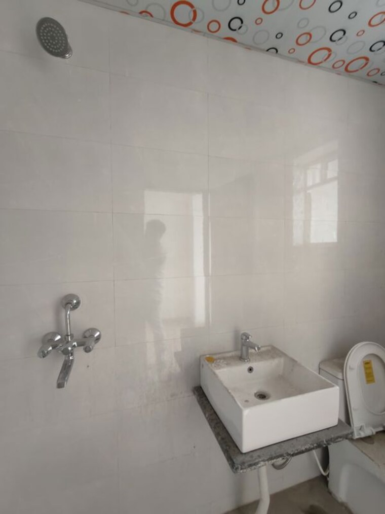 Bathroom, karam toli chowk 3 Bedroom 1800 Sq.Ft. Apartment In Karam Toli Chowk Ranchi 10554883