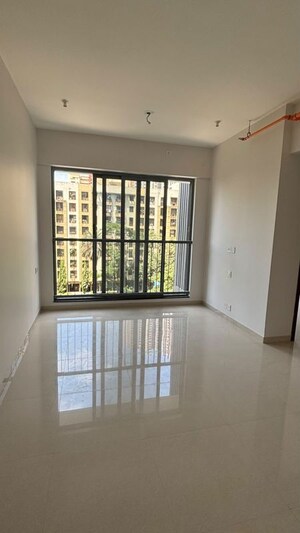 Room in 3 BHK Apartment at Prestige Siesta, Mulund West – for Rent