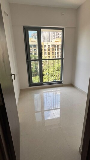 Room in 3 BHK Apartment at Prestige Siesta, Mulund West – for Rent
