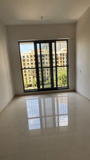 Room in 3 BHK Apartment at Prestige Siesta, Mulund West – for Rent