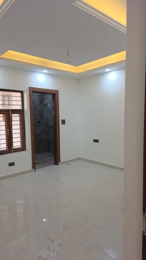 Room in 3 BHK Builder Floor at New Industrial Township 2 – for Rent