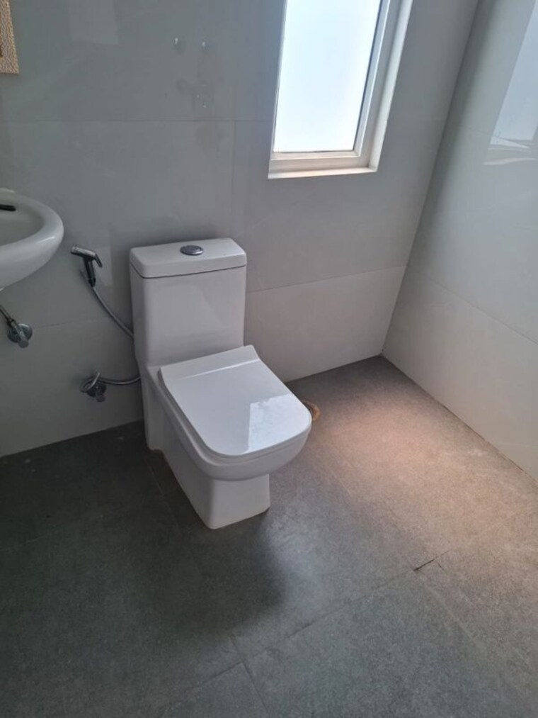 Bathroom, cghs-sahyog-apartments 2 Bedroom 1400 Sq.Ft. Apartment In Sector 56 Gurgaon 10423131