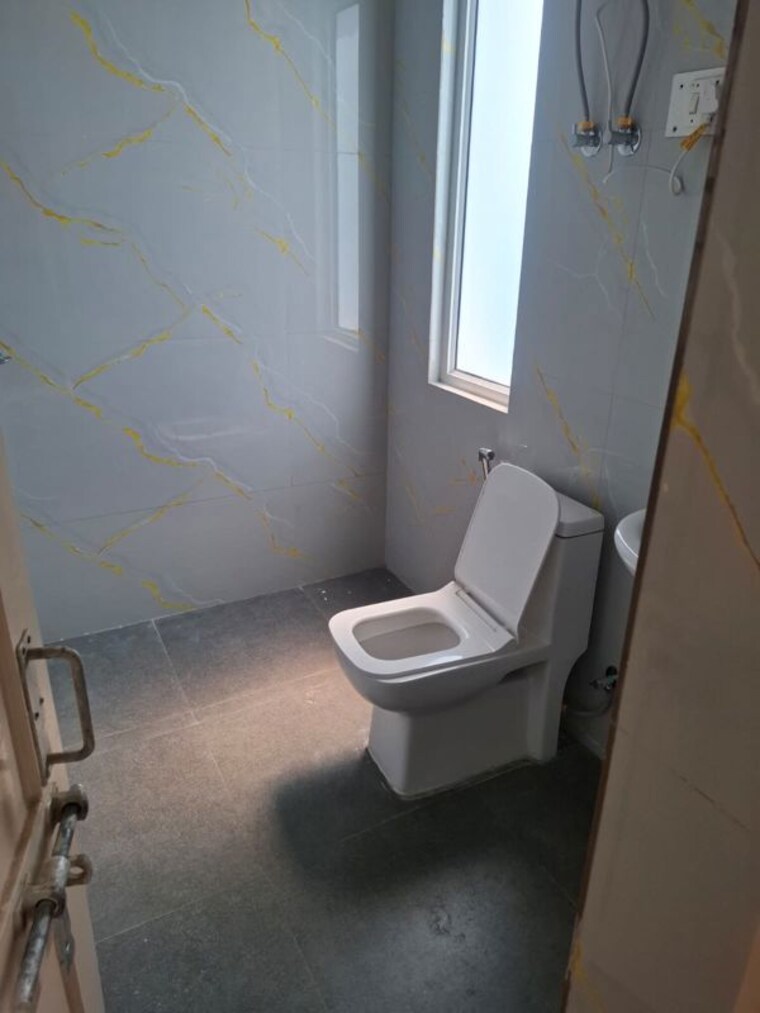 Bathroom, cghs-sahyog-apartments 2 Bedroom 1400 Sq.Ft. Apartment In Sector 56 Gurgaon 10423131