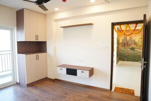 Room in 3 BHK Apartment at Poulomi Avante, Kokapet – for Rent